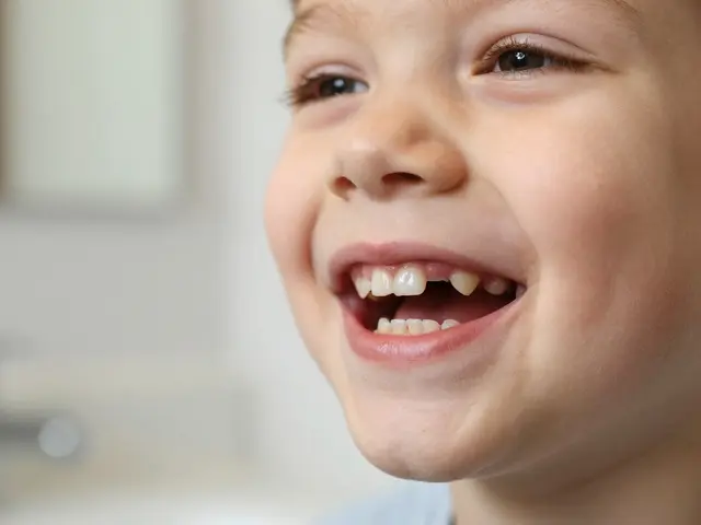 Jak po sobě rostou zuby u dětí? Průběh výměny mléčných zubů a co dělat, když něco nejde podle plánu