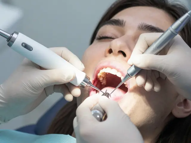 Jak se léčí parodontální chobot? Průvodce kyretáží zubů a dalšími léčebnými postupy