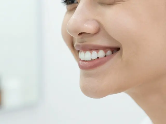 Bělicí pásky na zuby: Kompletní průvodce pro bezpečné a bílé zuby