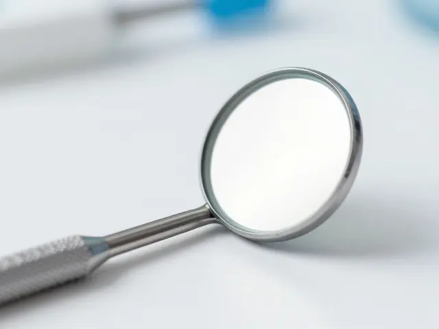 10 nejlepších dentálních zrcátek: Jak vybrat kvalitní nástroj pro domácí i profesionální použití