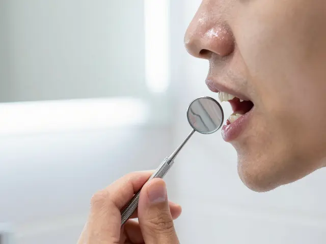 Dentální zrcátko: Jak vybrat ten pravý nástroj pro dokonalou ústní hygienu