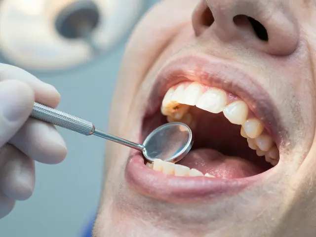 Jak zubař pozná, že vapujete? Příznaky a vliv na ústní zdraví
