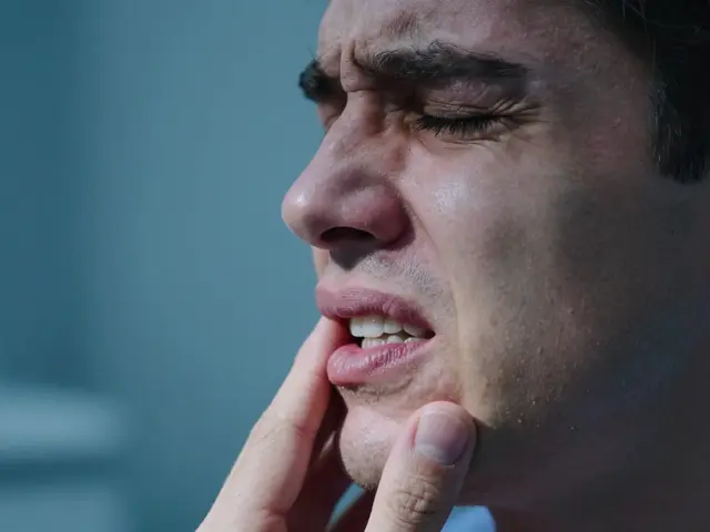Co místo implantátu? Řešení pro prasklé zuby